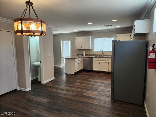 Building Photo - 5165 Paradise Skies Ave