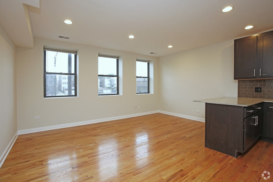 Lincoln Square Commons 4759 N Maplewood Ave 4759 N Maplewood Ave Chicago IL 60625