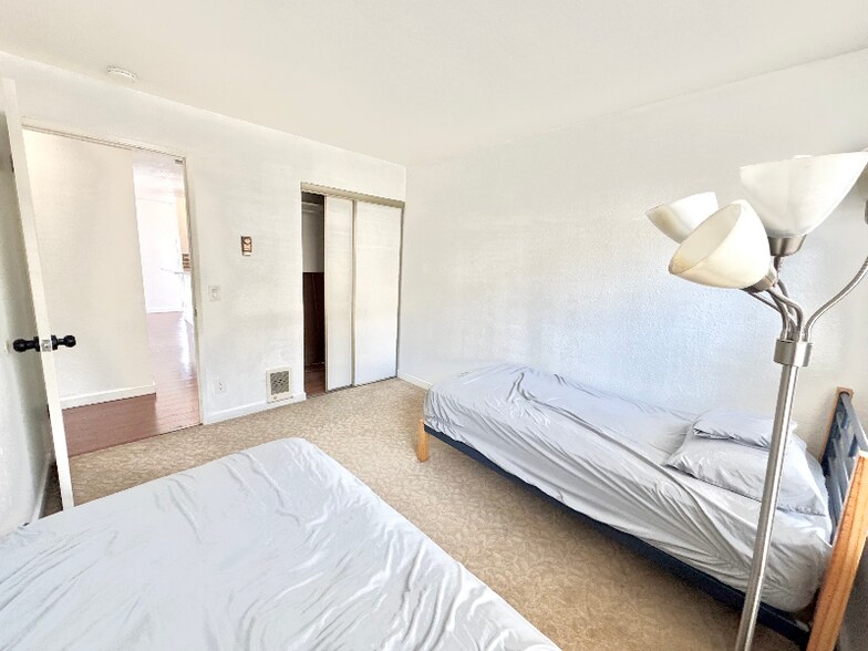 Building Photo - 705 Canonbury Way