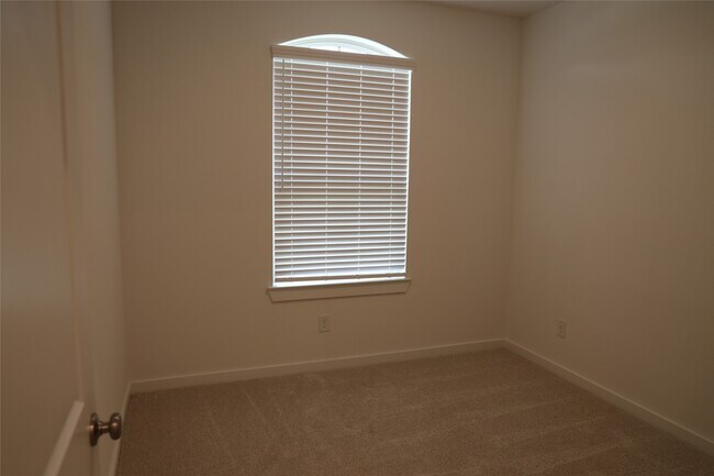 Building Photo - 27003 Golden Isle Ln