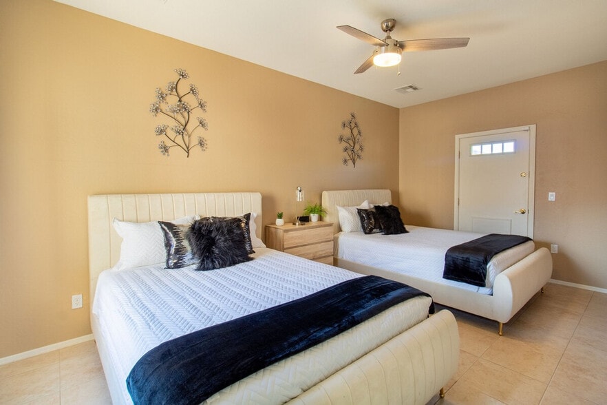 Building Photo - 1994 E Racine Dr