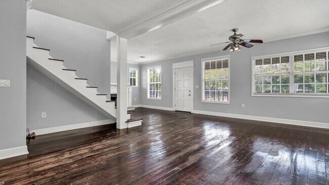 Building Photo - Charming 2BR/2BA with Bonus Room South Tam...