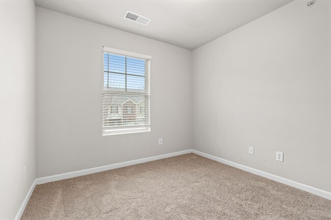 Building Photo - 3 Bedroom Townhome in Jonesboro!