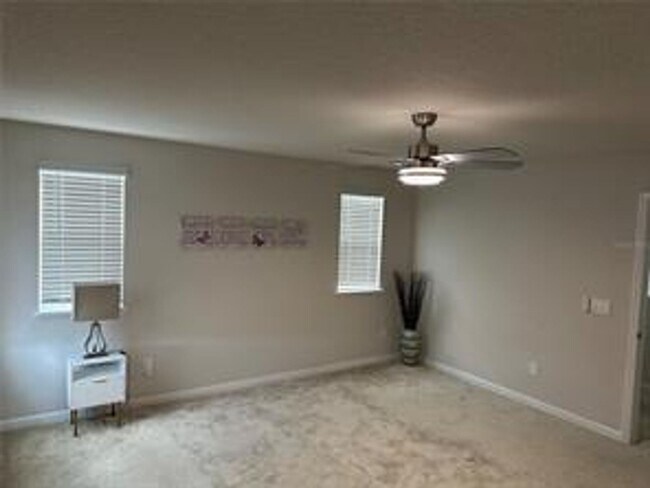 Building Photo - 4 Bedroom / 2.5 Bath Home Available Now in...