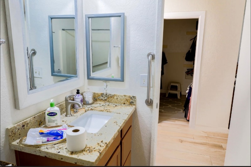 Building Photo - 10705 W Topaz Dr