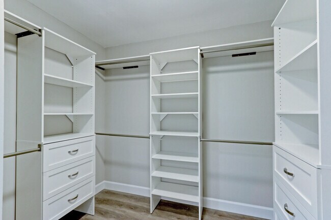 Building Photo - 206 Brackenwood Terrace