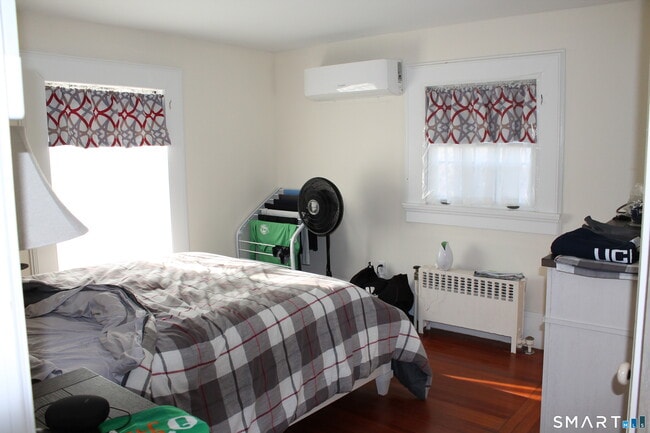 Building Photo - 7 Hillcrest Dr