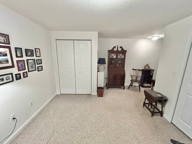 Building Photo - 17 Ashford Dr
