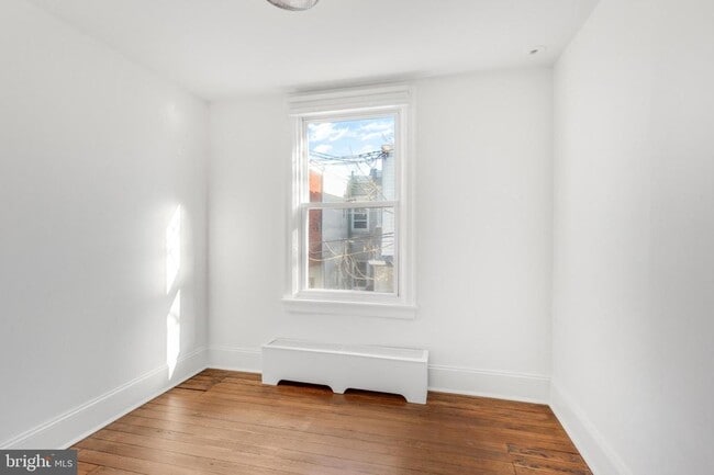 Building Photo - 821 N Bambrey St