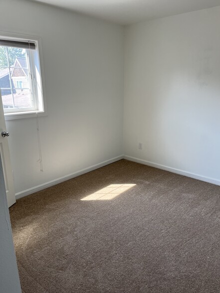Building Photo - 2750 Diamond Loop