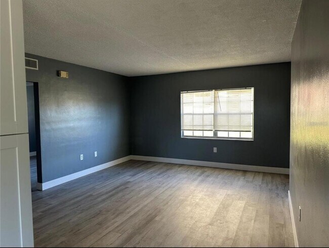 Building Photo - 5505 Hernandes Dr