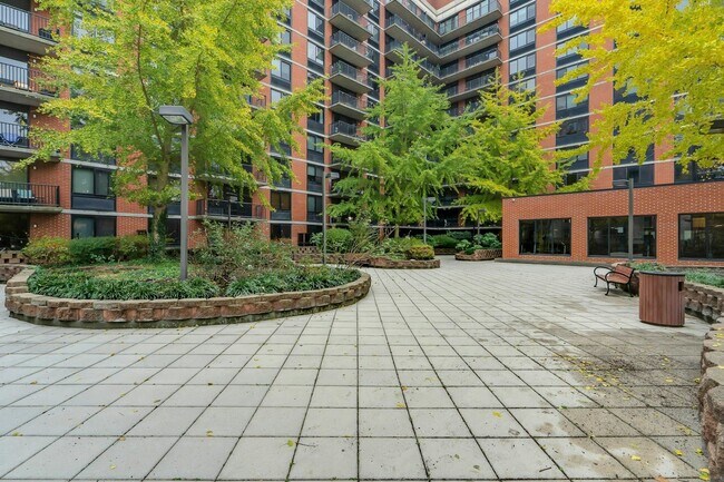 Building Photo - 700 Grove St