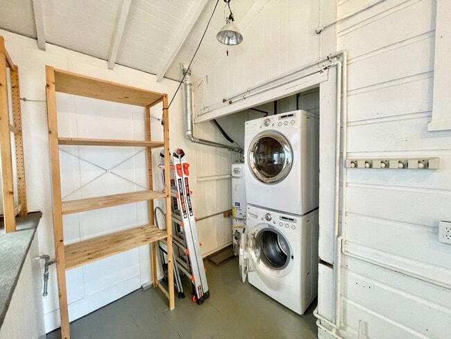 Building Photo - Prime Noe Valley 3Br/1.5Ba Top Floor Flat w/Laundry, Storage – A MUST SEE! PROGRESSIVE