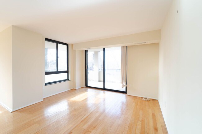 Building Photo - Contemporary 2BR/2BA Corner Condo at The Encore of McLean