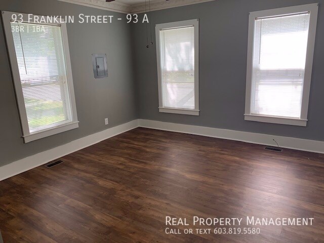 Building Photo - 1st Floor 3 Bedroom Duplex- Great Location