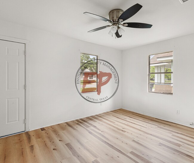 Building Photo - 1920 Lyle Ave