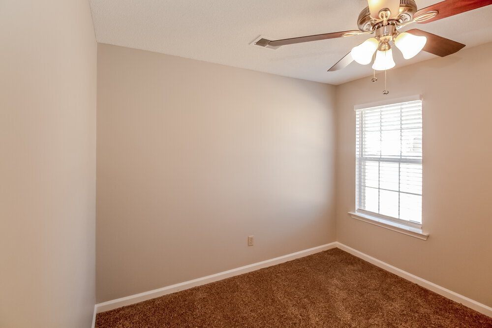 Building Photo - 7677 Fox Hunt Dr E
