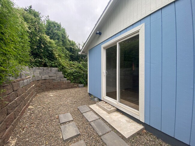 Building Photo - NKE1741