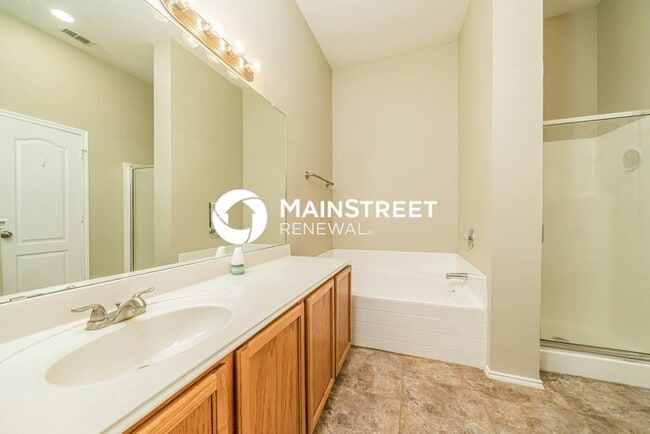 Building Photo - 3 Bedroom Pet-Friendly Home in Arlington, TX with Main Street Renewal