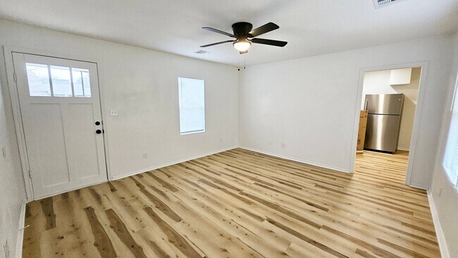 Building Photo - Remodel-Lots of Yard Space-3 Bed/2 Bath