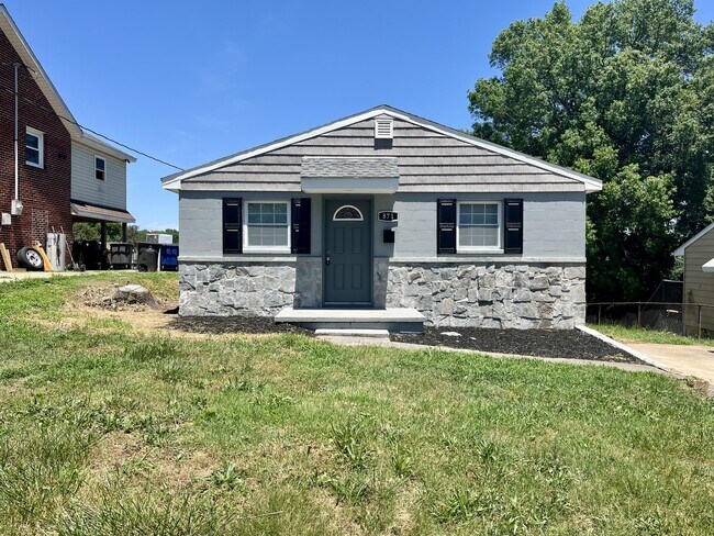 Primary Photo - 871 W 11th St