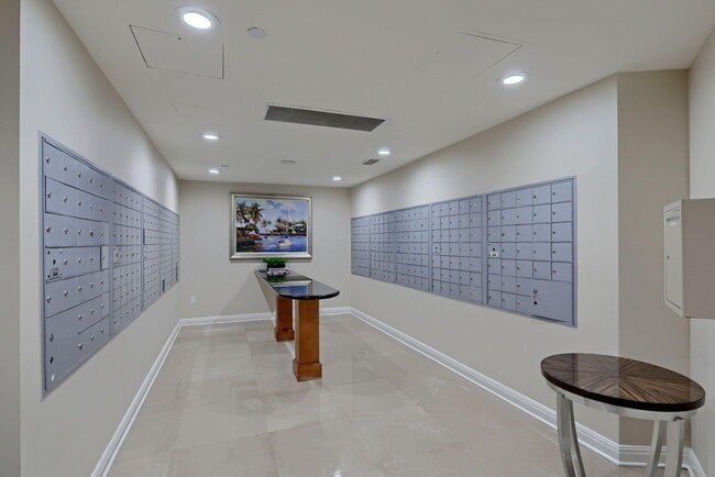 Building Photo - 3000 N Ocean Ave