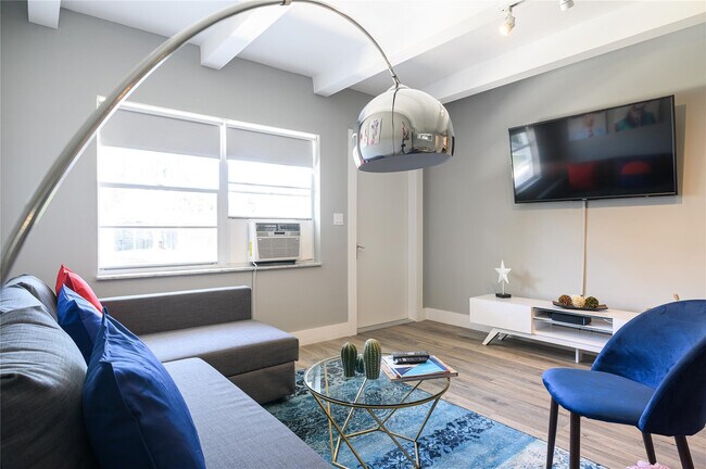 Building Photo - 1020 N Victoria Park Rd