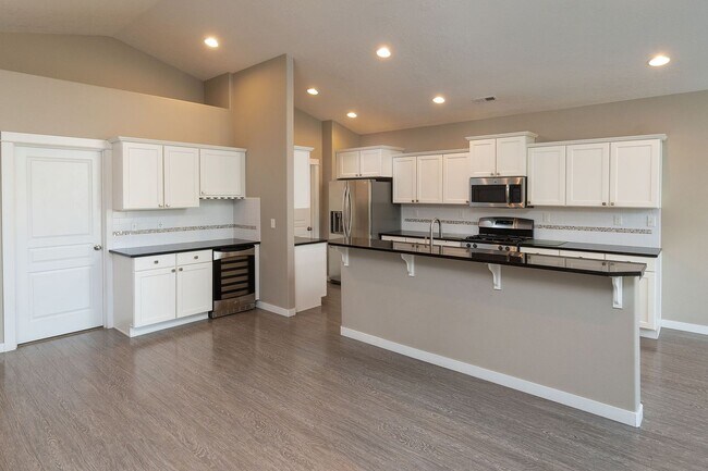 Building Photo - Spacious single level Orchard floorplan with 4th bedroom/den option home featuring SOLAR - Great ...