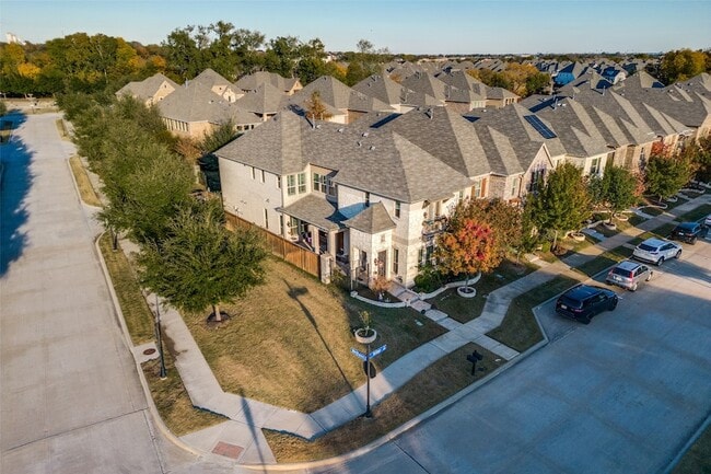 Building Photo - 630 Bridge St