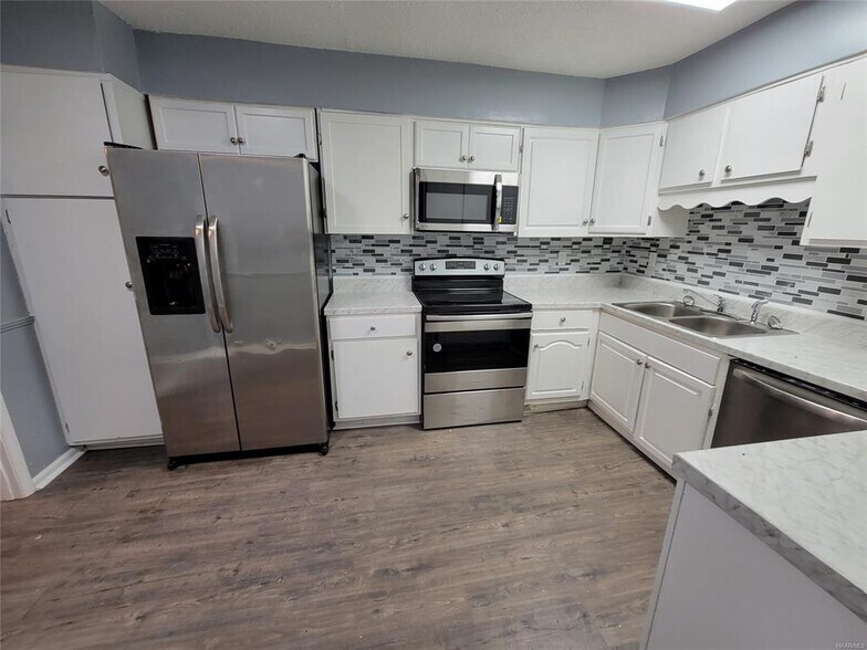 Building Photo - 3411 Malabar Rd