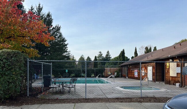 Building Photo - Redwood Park Estates Condo.  Available NOW!