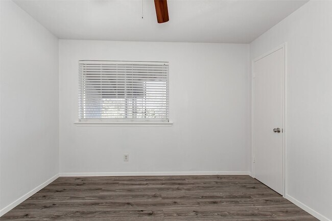 Building Photo - 5722 Gaston Ave