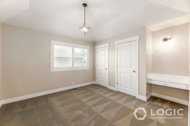Building Photo - Stunning Fully Renovated Single Family Home!