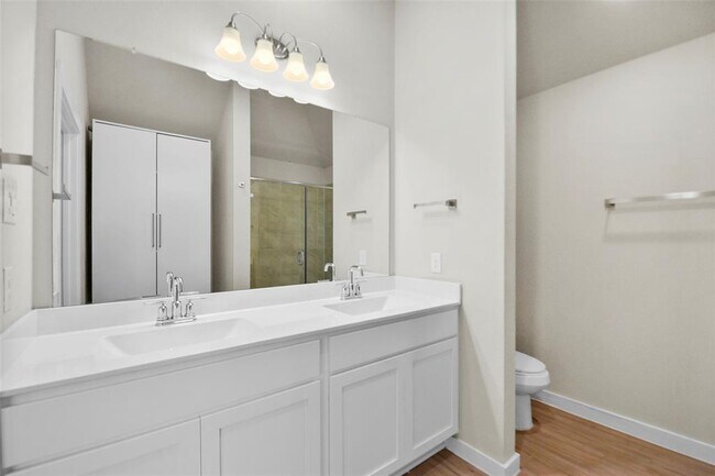 Building Photo - 18811 Cottonwood Bayou Ct