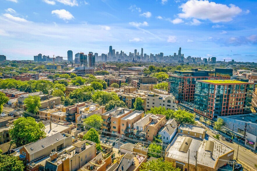 Building Photo - 882 W Lill Ave