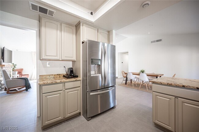 Building Photo - 6146 Peppermill Dr