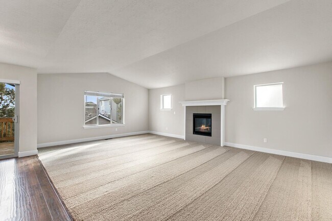 Building Photo - Bring the DOG!  Beautiful Like New NE 4 Bd...