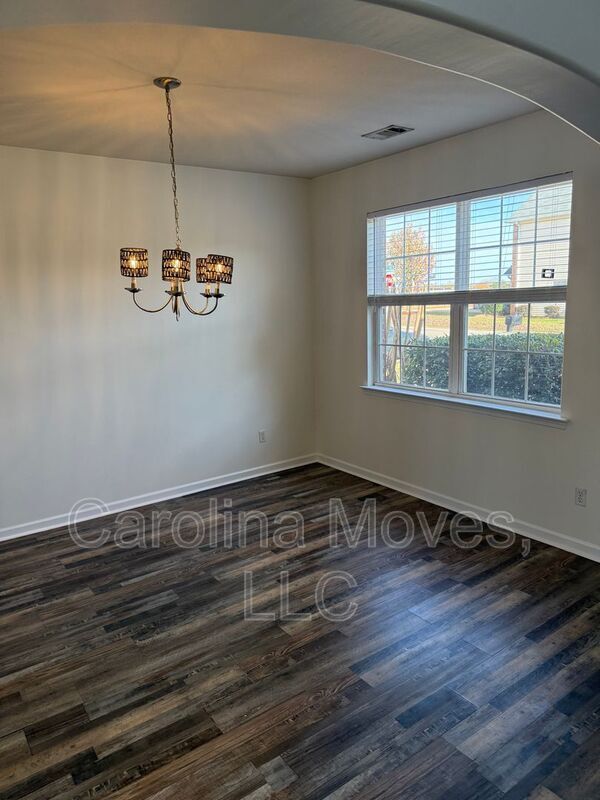 Building Photo - 223 Collingwood Ln