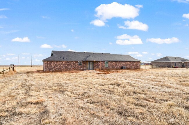 Building Photo - Country Living In Idalou ISD!