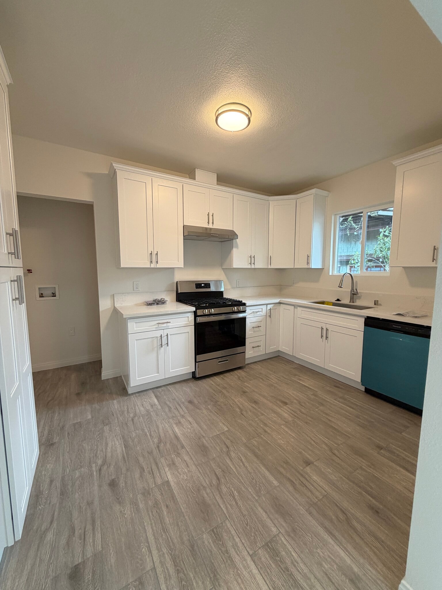 Kitchen - 223 E Colorado Blvd