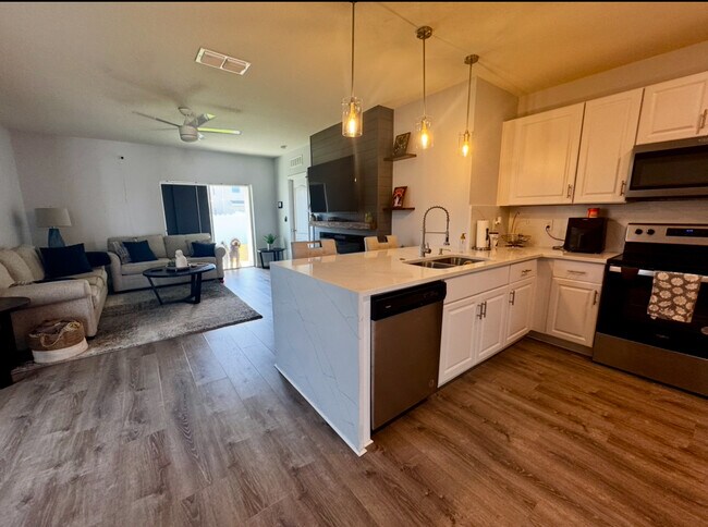 Building Photo - 1567 Barberry Dr