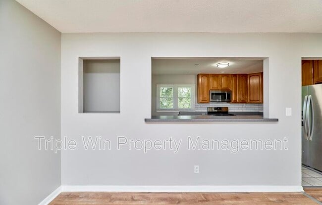 Building Photo - 10531 Fabick Dr