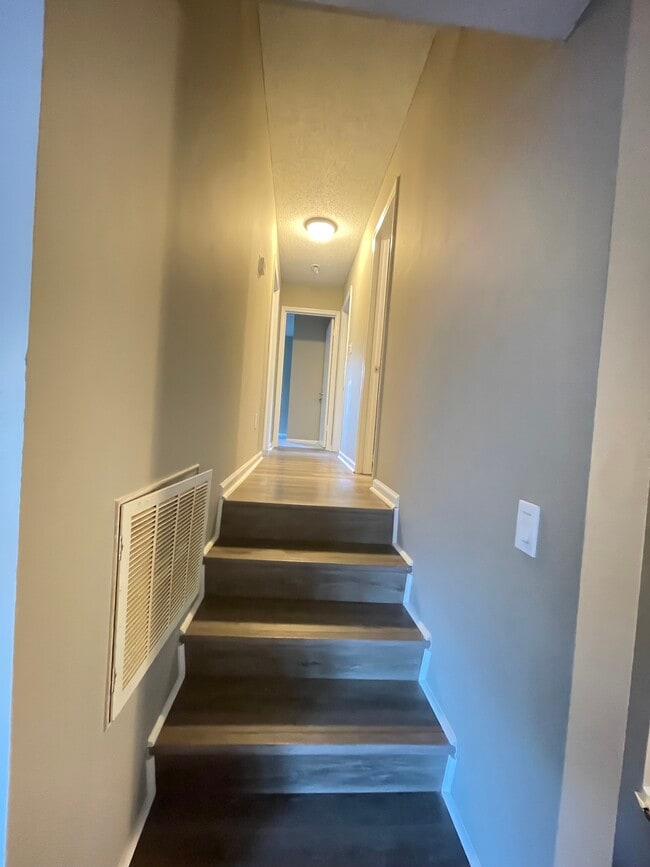 Building Photo - 112 Sycamore Rd