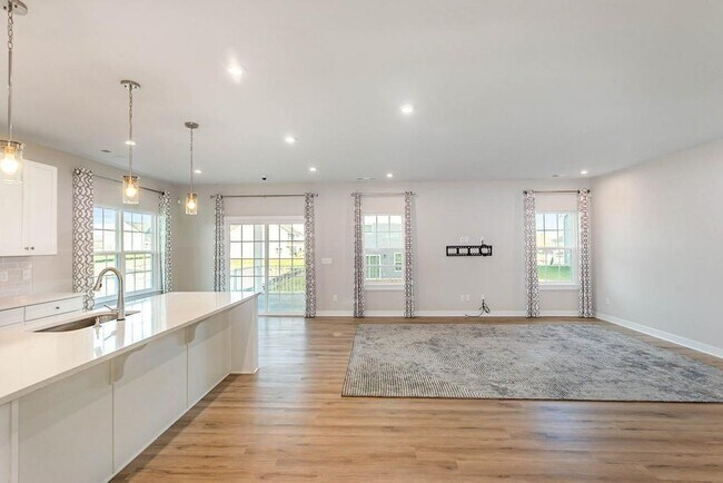 Building Photo - 4003 Bluebell Ln
