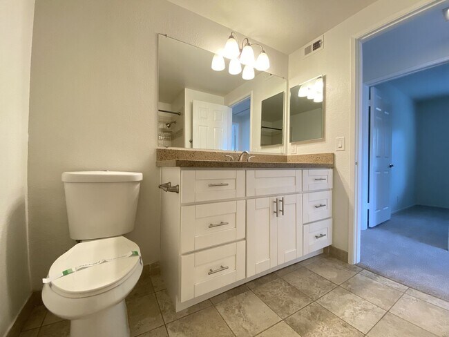 Building Photo - Spacious Home in La Costa with Nice View!!