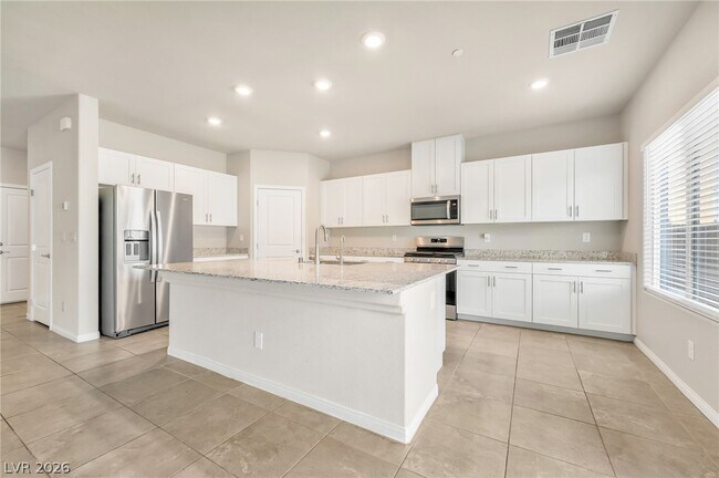 Building Photo - 472 Silverweed Ave