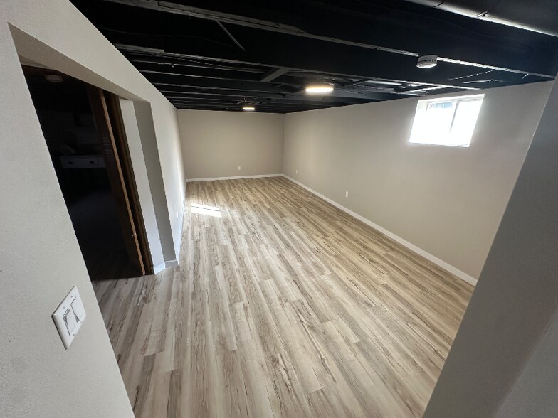 Building Photo - 3019 S Prairie Ave