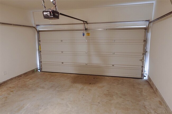 Building Photo - 3352 Vine Ter Trce