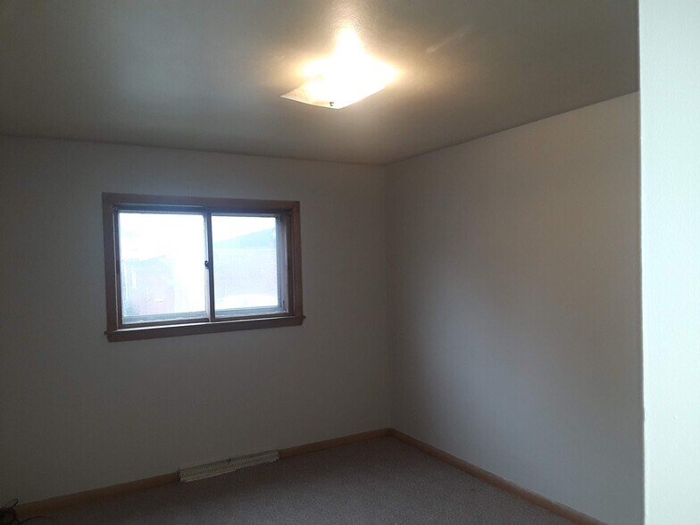 Building Photo - 6633 W Villard Ave
