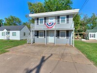 Building Photo - 203 E Brooks St